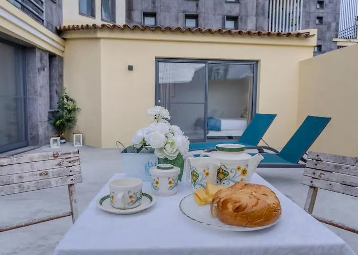 Casa Do Senhor Do Colegio Ponta Delgada (Sao Miguel)