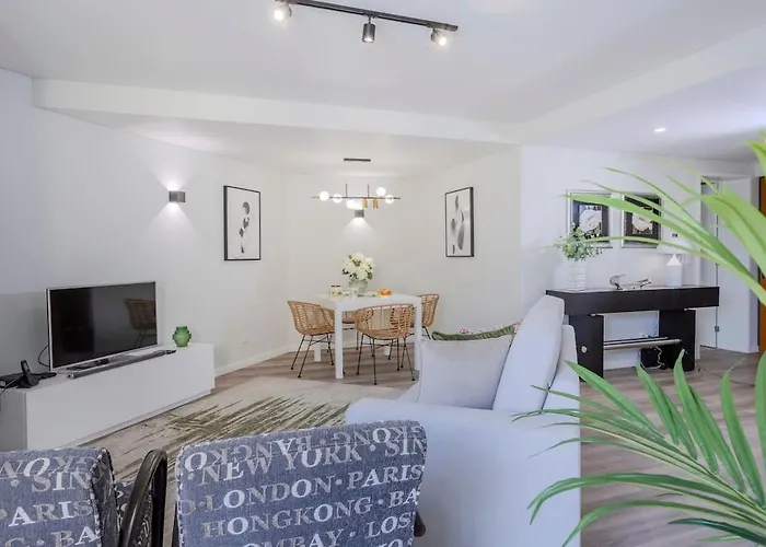 Casa Do Senhor Do Colegio * Ponta Delgada (Sao Miguel)