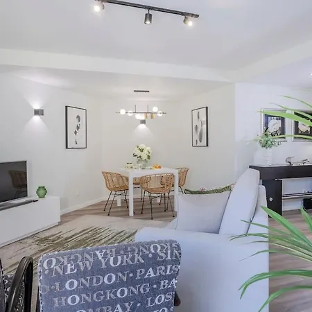 Casa Do Senhor Do Colegio * 蓬塔德尔加达